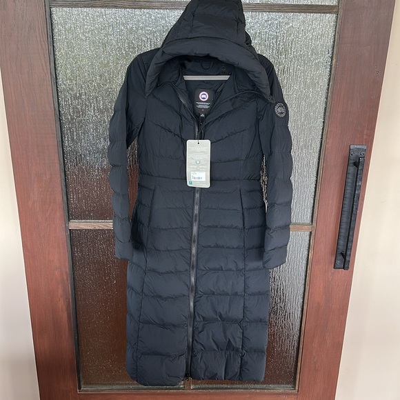 Canada Goose
Clair Long Coat Black Label size Medium, nwt retail $1300 - Picture 1 of 17